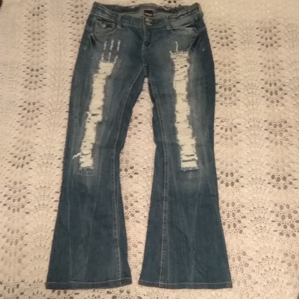 68. 1982 Distressed Jeans Size 44